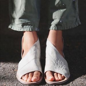 EUC Worn Once Free People Mont Blanc Sandal In Dove Grey Leather Size 9